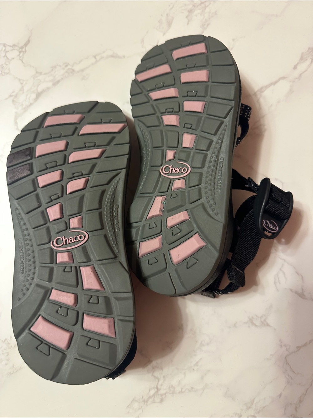 Little Girl’s Chacos Black Strappy Outdoor Sandals like new - Picture 3 of 5